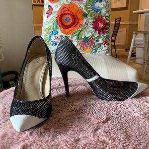 Size 10 pumps